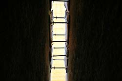 Spojrzenie w górę korytarza prowadzące do grobowca